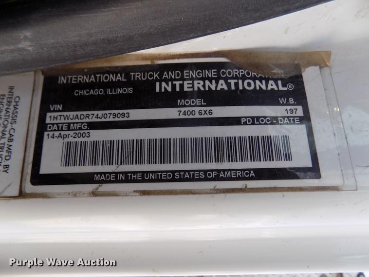 image for item DD2894 2004 International 7400 digger derrick truck