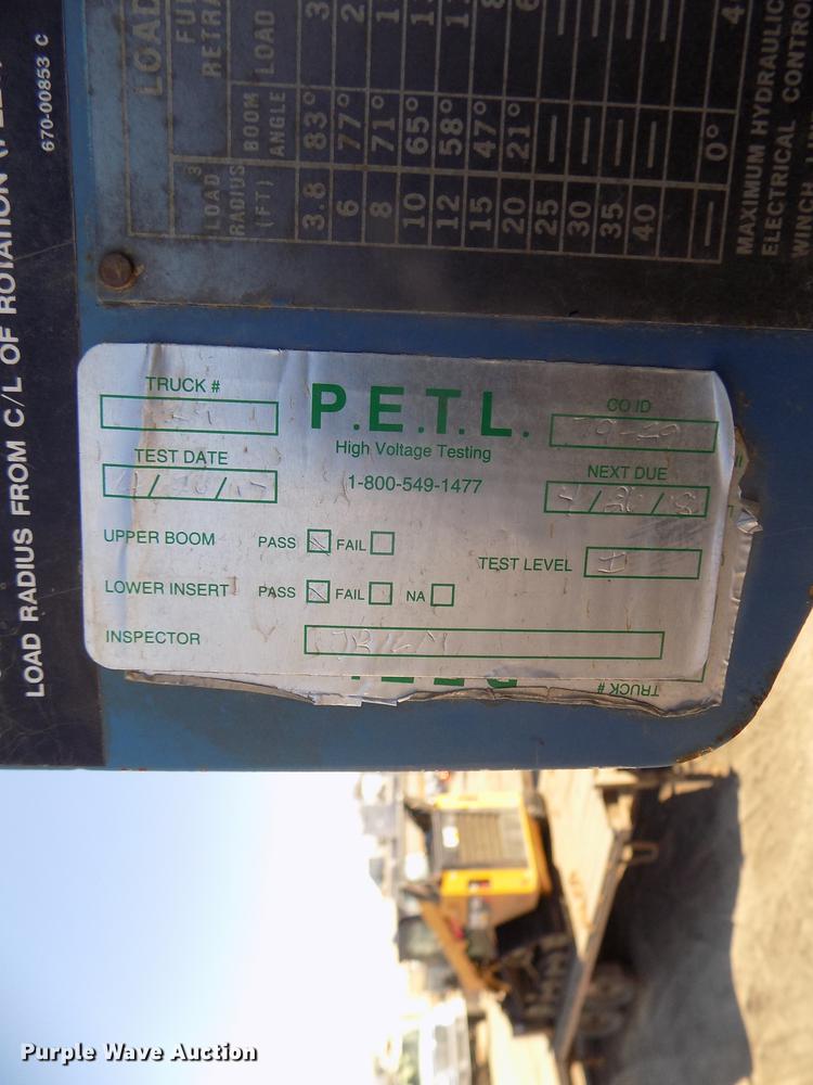 image for item DD2894 2004 International 7400 digger derrick truck