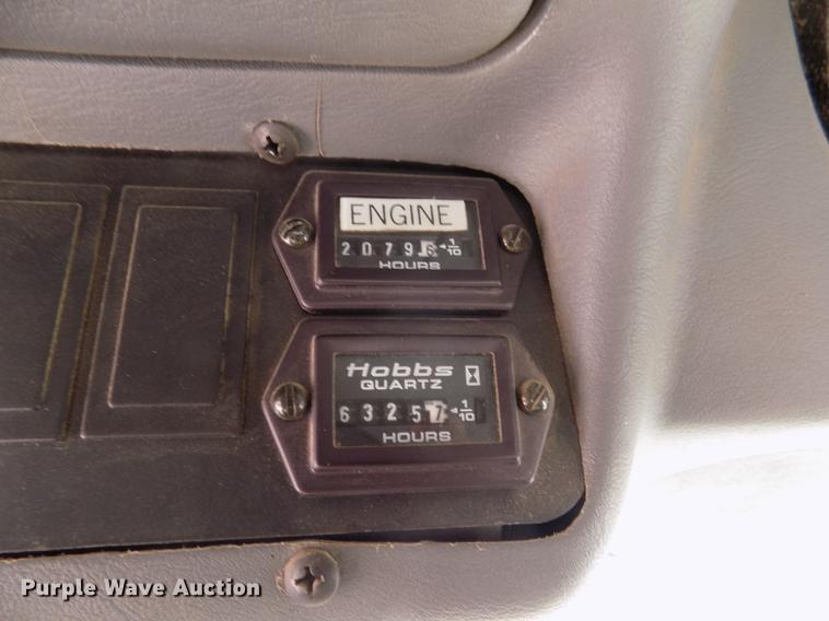 image for item DD2895 2004 International 7400 bucket truck