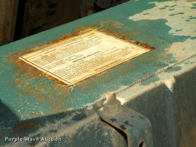 image for item DD2895 2004 International 7400 bucket truck