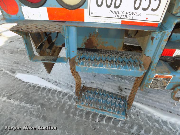 image for item DD2895 2004 International 7400 bucket truck