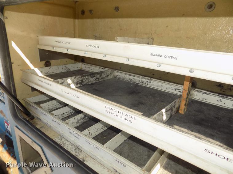 image for item DD2895 2004 International 7400 bucket truck