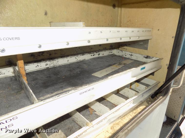 image for item DD2895 2004 International 7400 bucket truck