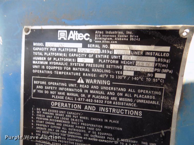 image for item DD2895 2004 International 7400 bucket truck