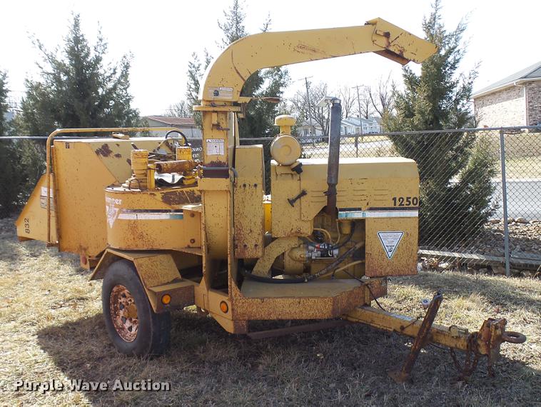 image for item DD9038 1993 Vermeer BC1250 chipper