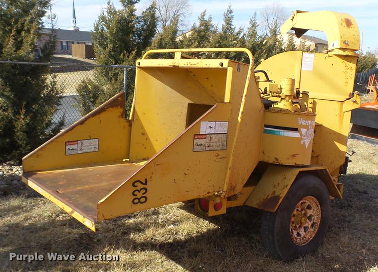 image for item DD9038 1993 Vermeer BC1250 chipper