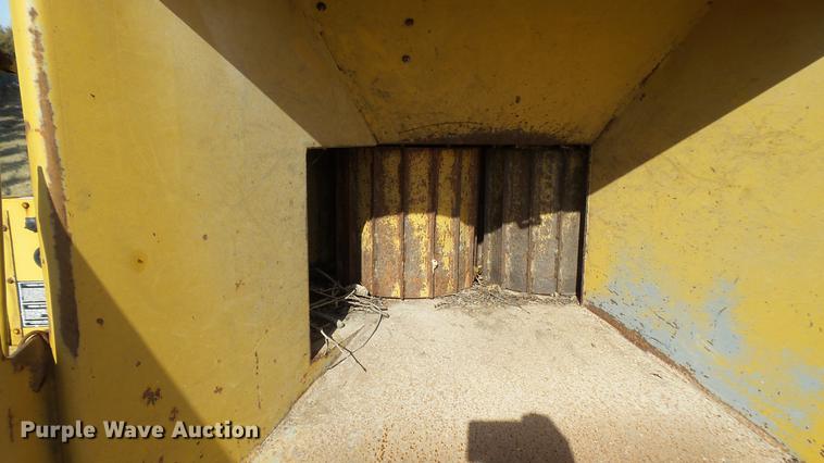 image for item DD9038 1993 Vermeer BC1250 chipper