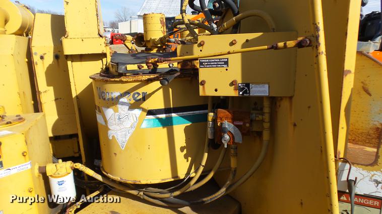 image for item DD9038 1993 Vermeer BC1250 chipper