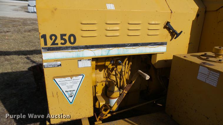 image for item DD9038 1993 Vermeer BC1250 chipper
