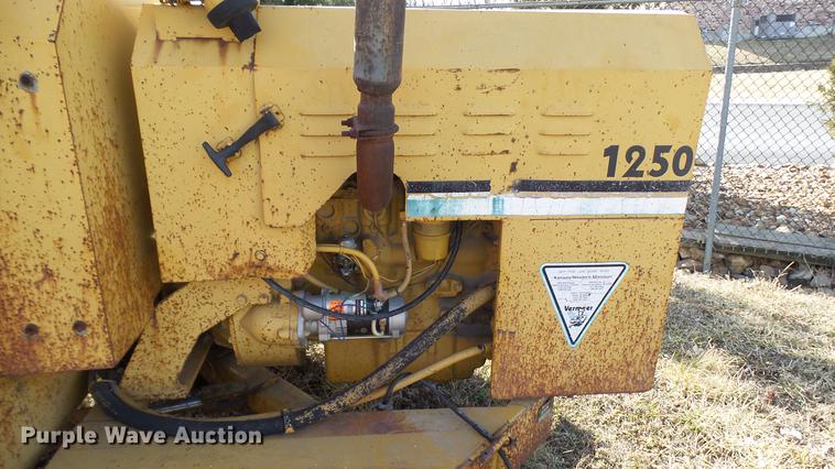 image for item DD9038 1993 Vermeer BC1250 chipper