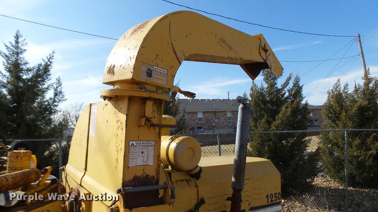image for item DD9038 1993 Vermeer BC1250 chipper