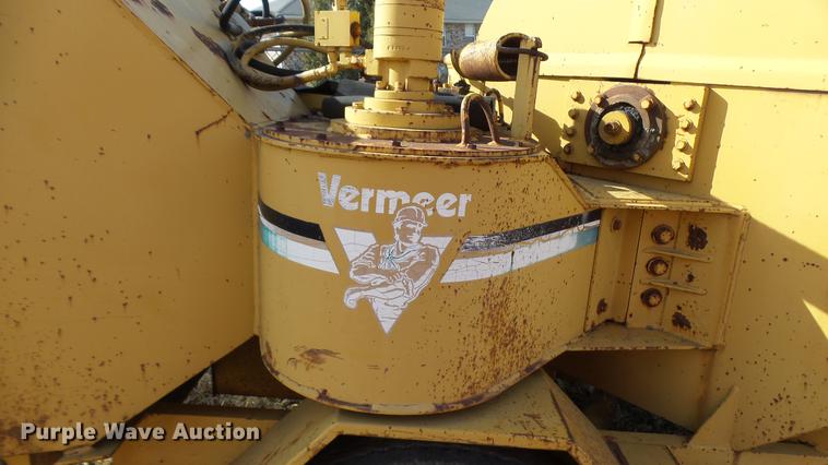 image for item DD9038 1993 Vermeer BC1250 chipper