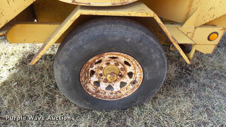 image for item DD9038 1993 Vermeer BC1250 chipper