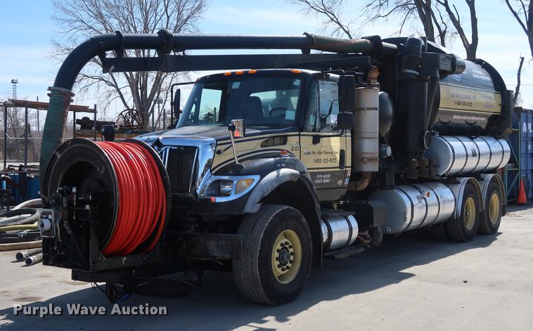 image for item DF3540 2006 International 7600 vacuum truck