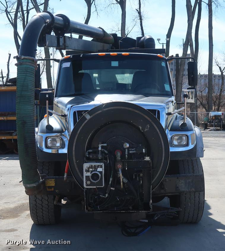 image for item DF3540 2006 International 7600 vacuum truck