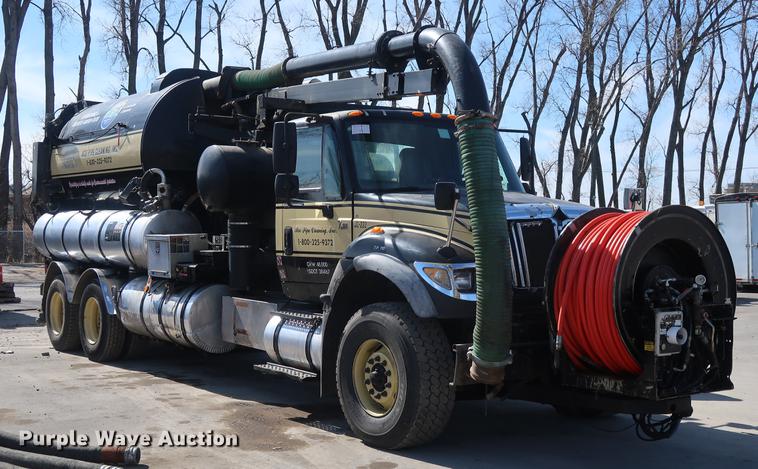 image for item DF3540 2006 International 7600 vacuum truck