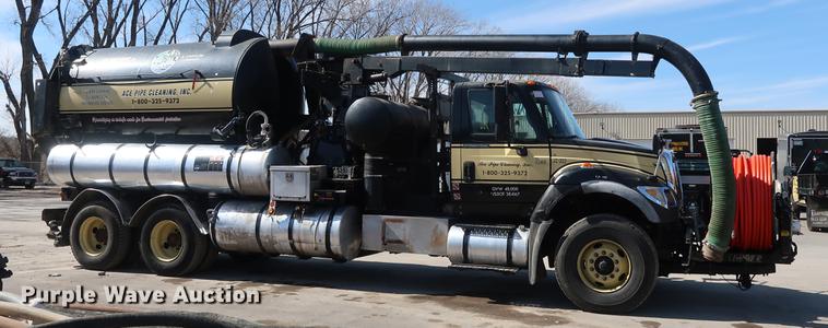 image for item DF3540 2006 International 7600 vacuum truck