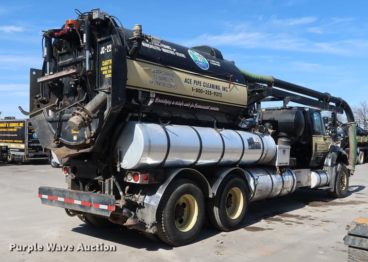 image for item DF3540 2006 International 7600 vacuum truck