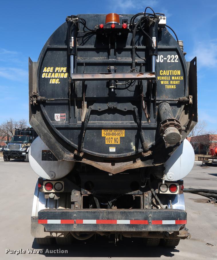 image for item DF3540 2006 International 7600 vacuum truck