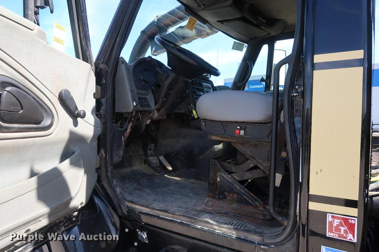 image for item DF3540 2006 International 7600 vacuum truck