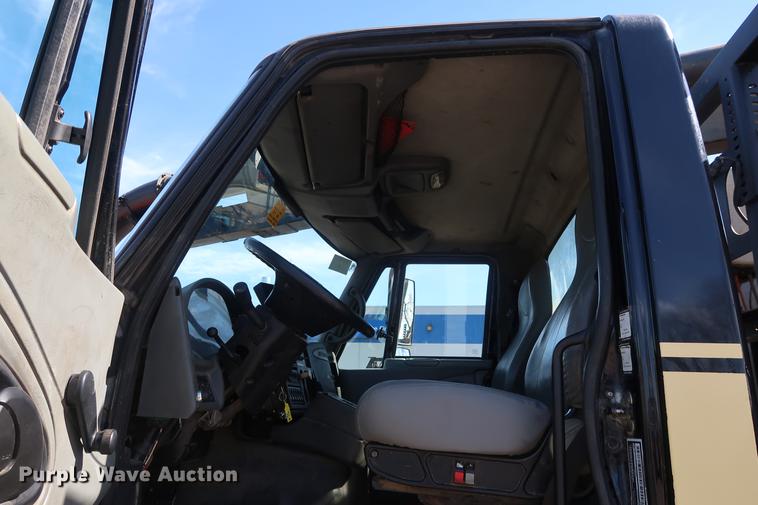 image for item DF3540 2006 International 7600 vacuum truck