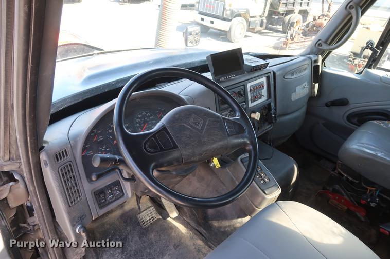 image for item DF3540 2006 International 7600 vacuum truck