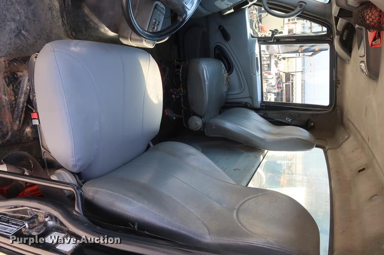 image for item DF3540 2006 International 7600 vacuum truck