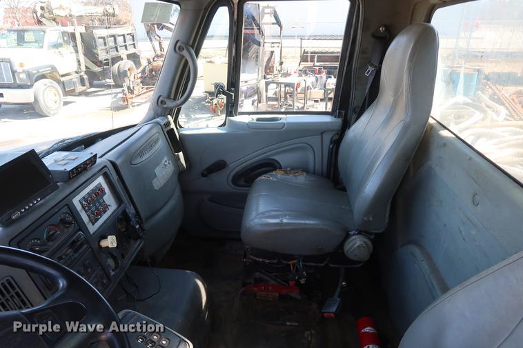 image for item DF3540 2006 International 7600 vacuum truck