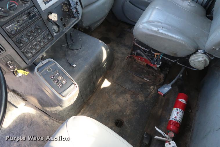 image for item DF3540 2006 International 7600 vacuum truck