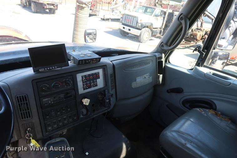 image for item DF3540 2006 International 7600 vacuum truck