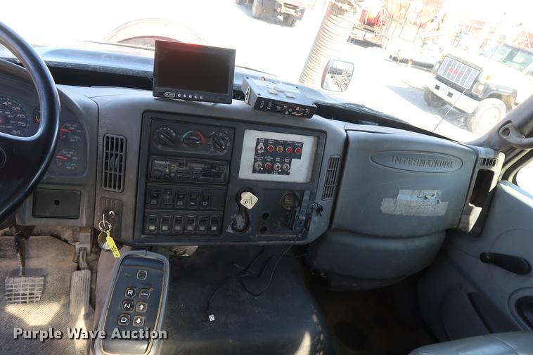 image for item DF3540 2006 International 7600 vacuum truck
