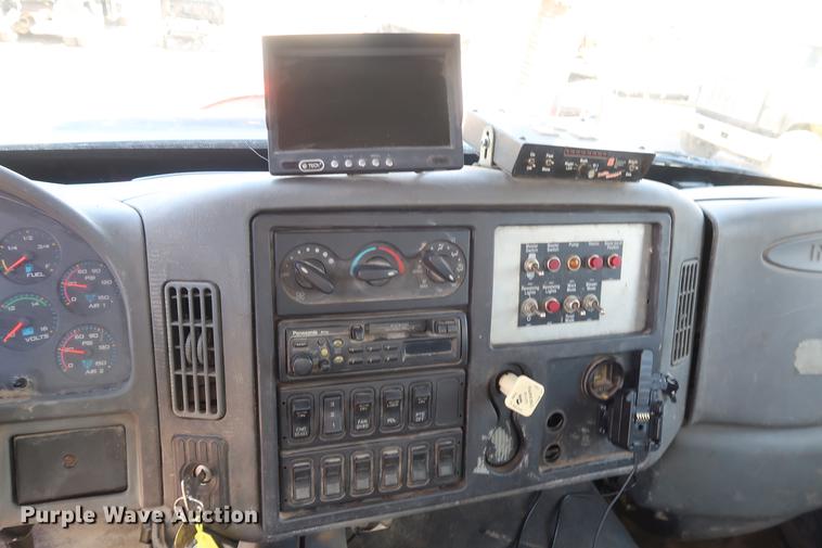 image for item DF3540 2006 International 7600 vacuum truck