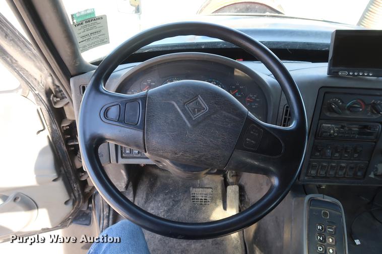 image for item DF3540 2006 International 7600 vacuum truck