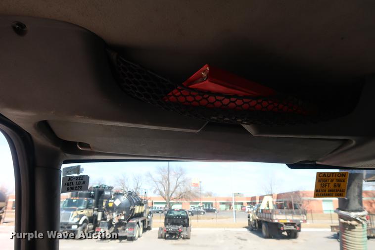 image for item DF3540 2006 International 7600 vacuum truck