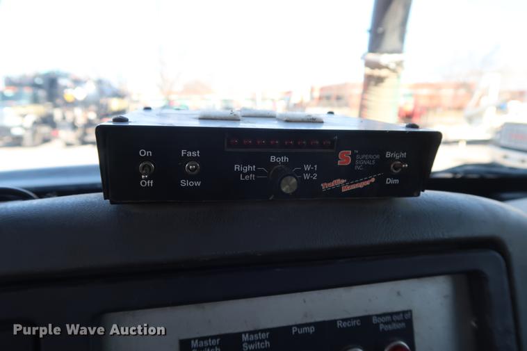 image for item DF3540 2006 International 7600 vacuum truck