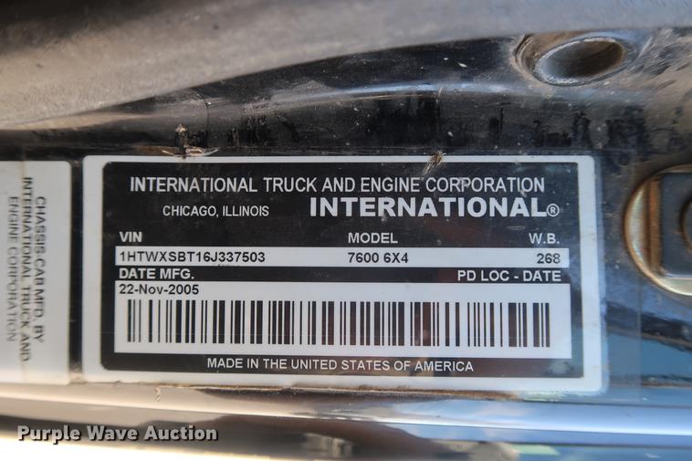 image for item DF3540 2006 International 7600 vacuum truck