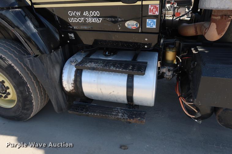 image for item DF3540 2006 International 7600 vacuum truck