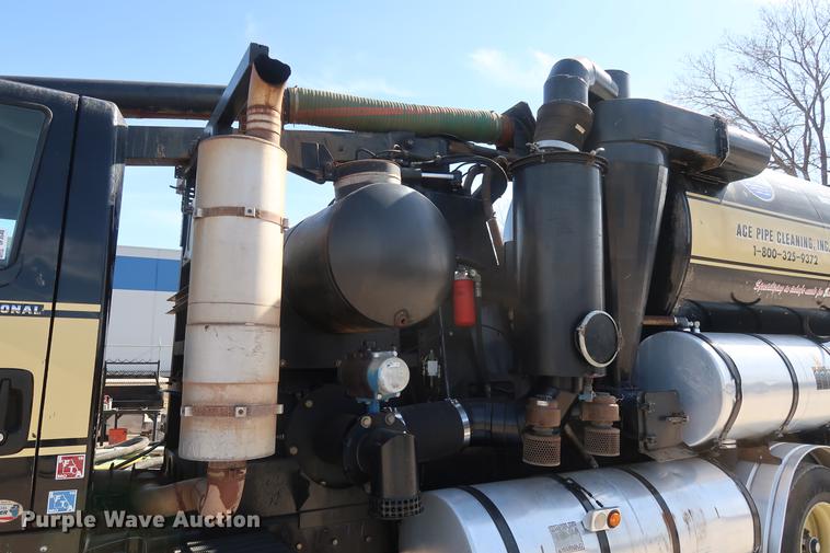 image for item DF3540 2006 International 7600 vacuum truck