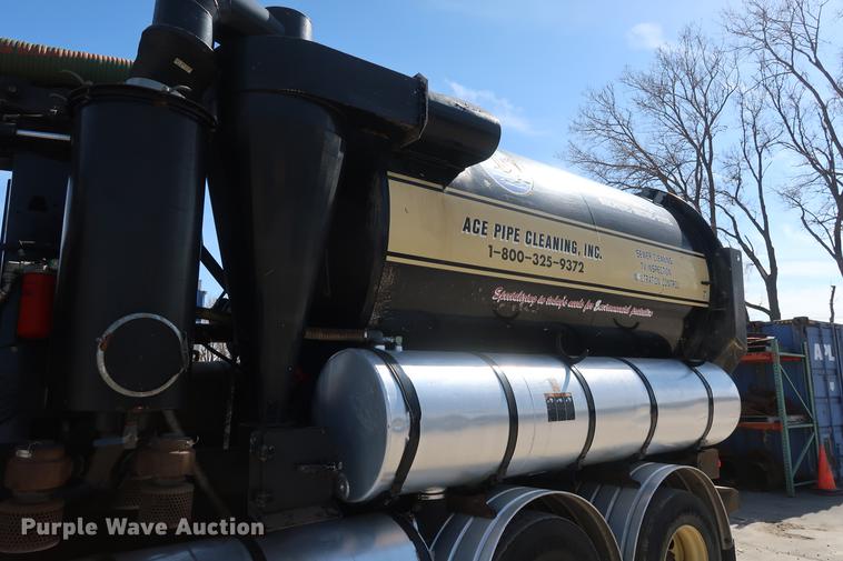 image for item DF3540 2006 International 7600 vacuum truck