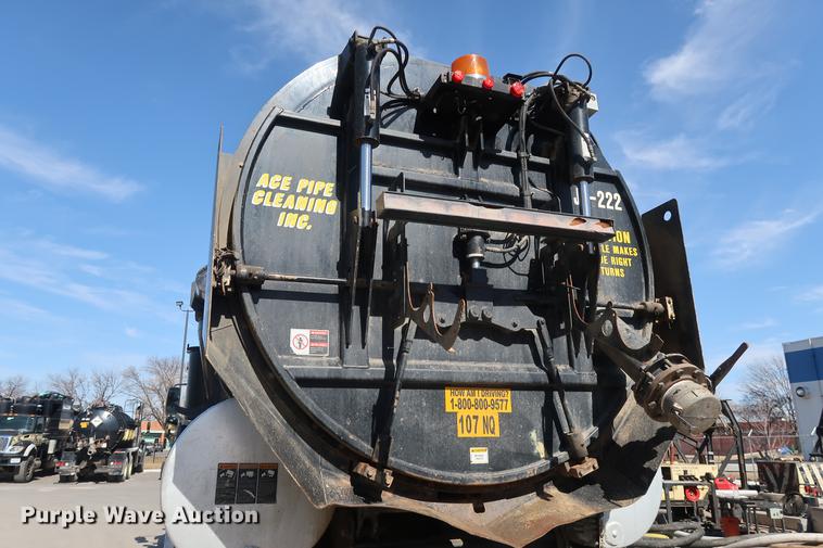 image for item DF3540 2006 International 7600 vacuum truck