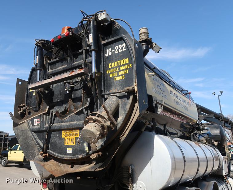 image for item DF3540 2006 International 7600 vacuum truck