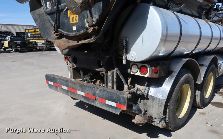 image for item DF3540 2006 International 7600 vacuum truck