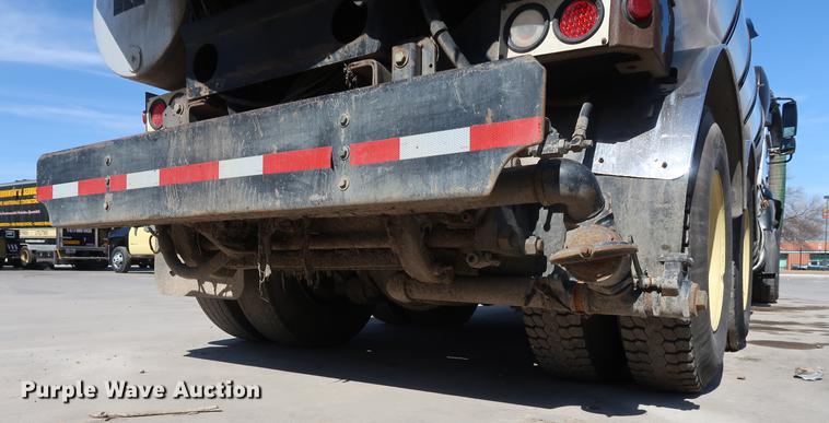 image for item DF3540 2006 International 7600 vacuum truck