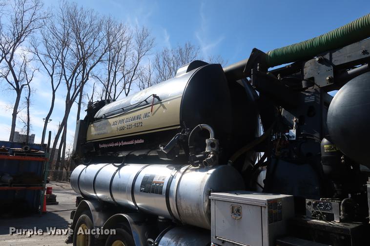 image for item DF3540 2006 International 7600 vacuum truck