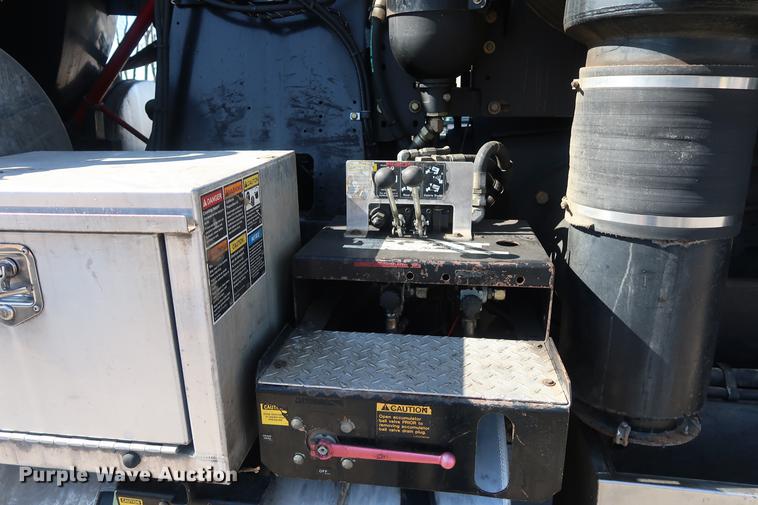 image for item DF3540 2006 International 7600 vacuum truck