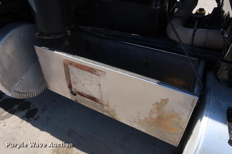 image for item DF3540 2006 International 7600 vacuum truck