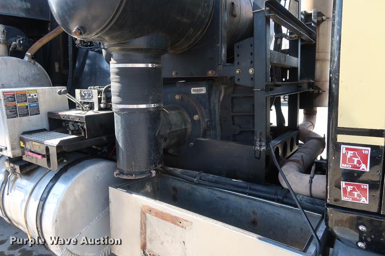 image for item DF3540 2006 International 7600 vacuum truck