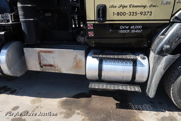 image for item DF3540 2006 International 7600 vacuum truck