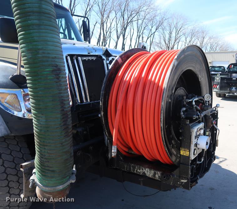 image for item DF3540 2006 International 7600 vacuum truck