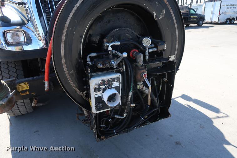 image for item DF3540 2006 International 7600 vacuum truck